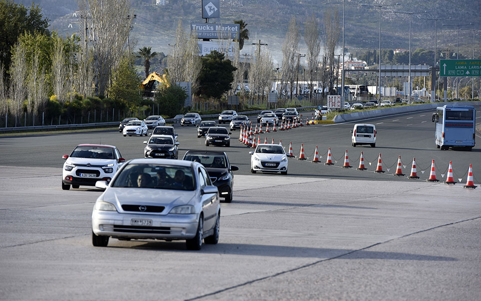 ελ-ασ-επιστροφή-πινακίδων-διπλωμάτων-562425280