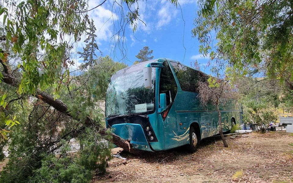 τροχαίο-ατύχημα-στην-αίγινα-λύθηκε-το-562401985