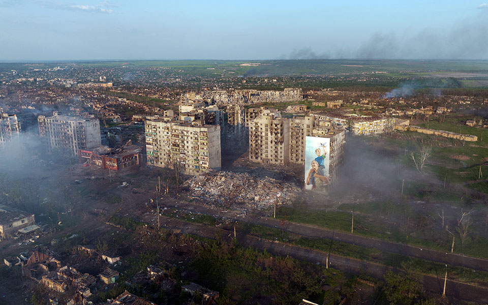 Ο θάνατος του Μπαχμούτ: Εικόνες από μια μαρτυρική πόλη-6