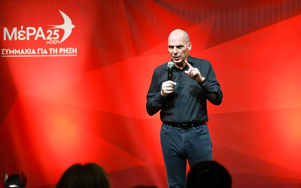 γιάνης-βαρουφάκης-μπογιές-562428829