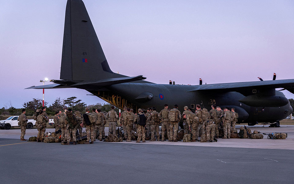 βρετανία-νέα-πτήση-για-την-εσπευσμένη-562396486