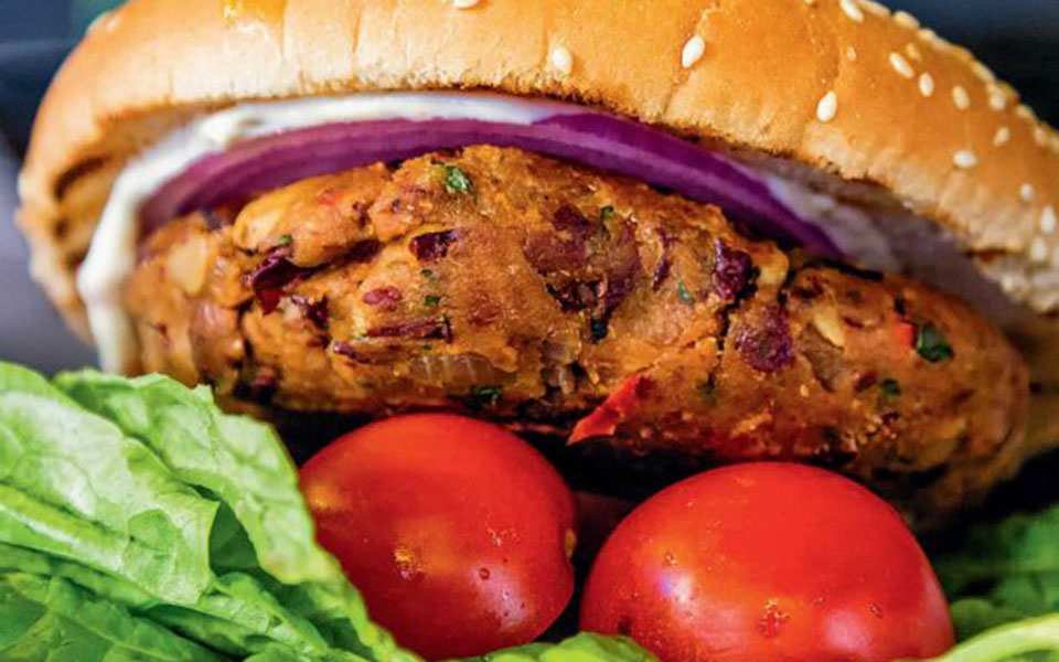 veggie-burger-από-φασόλια-και-μανιτάρια-με-σπιτικ-562396582