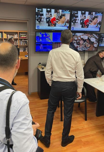 Ντιμπέιτ – Η «Κ» στο Ραδιομέγαρο της ΕΡΤ: Παρασκήνιο, φωτογραφίες, ο «γαμπρός» και Μίλαν–Ιντερ-1