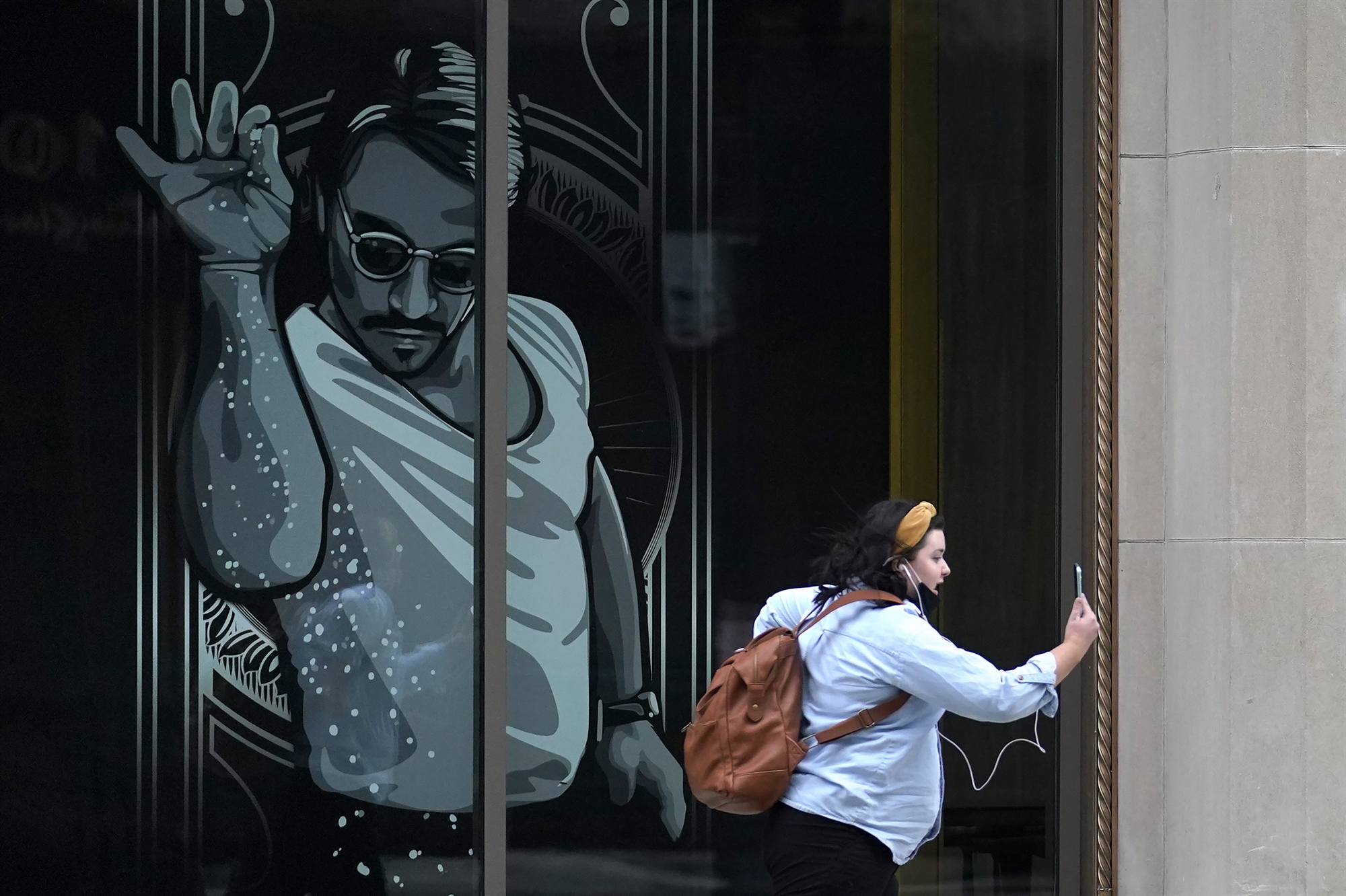 ρίχνει-αλάτι-στην-μεγάλη-πληγή-562418701