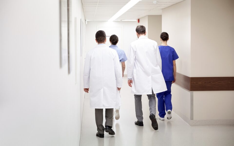 ενας-στους-δύο-ελληνες-έχει-πλέον-προσ-562428712