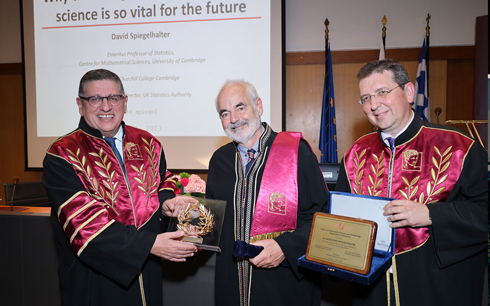 o-καθηγητής-sir-david-john-spiegelhalter-αναγορεύτηκε-επίτιμ-562428733