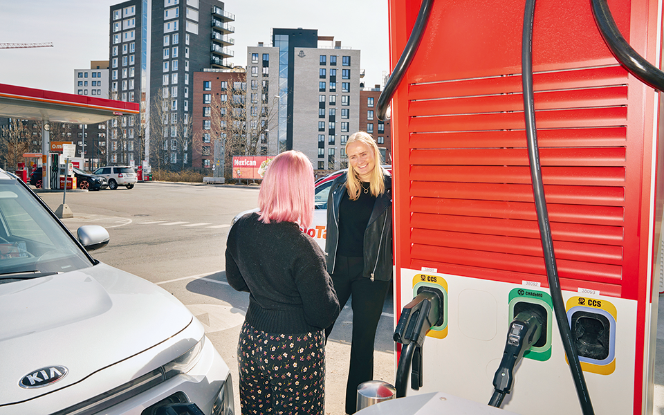 νορβηγία-ηλεκτρικά-4-στα-5-οχήματα-που-π-562411816