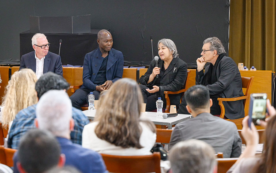 συζήτηση-τεσσάρων-σταρ-της-αρχιτεκτο-562437727