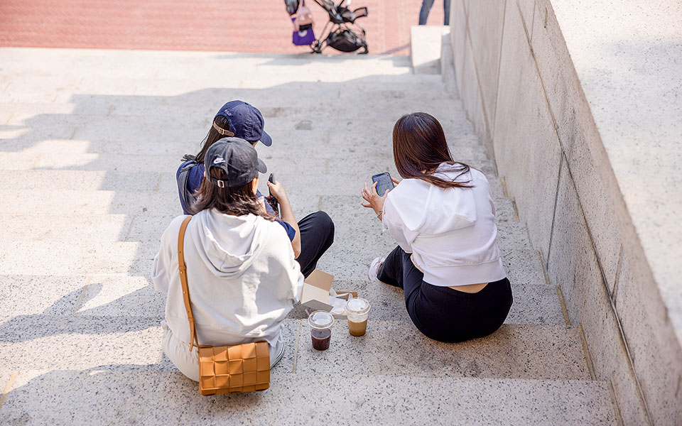 Τα social media βλάπτουν την υγεία των νέων-1