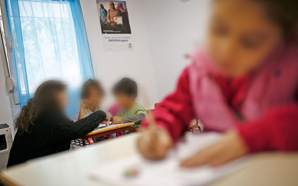 οι-τάξεις-πλακώνουν-πια-τα-προσφυγά-562439677