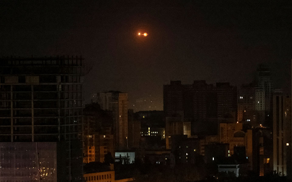 ουκρανία-νέοι-βομβαρδισμοί-στο-κίεβο-562441240