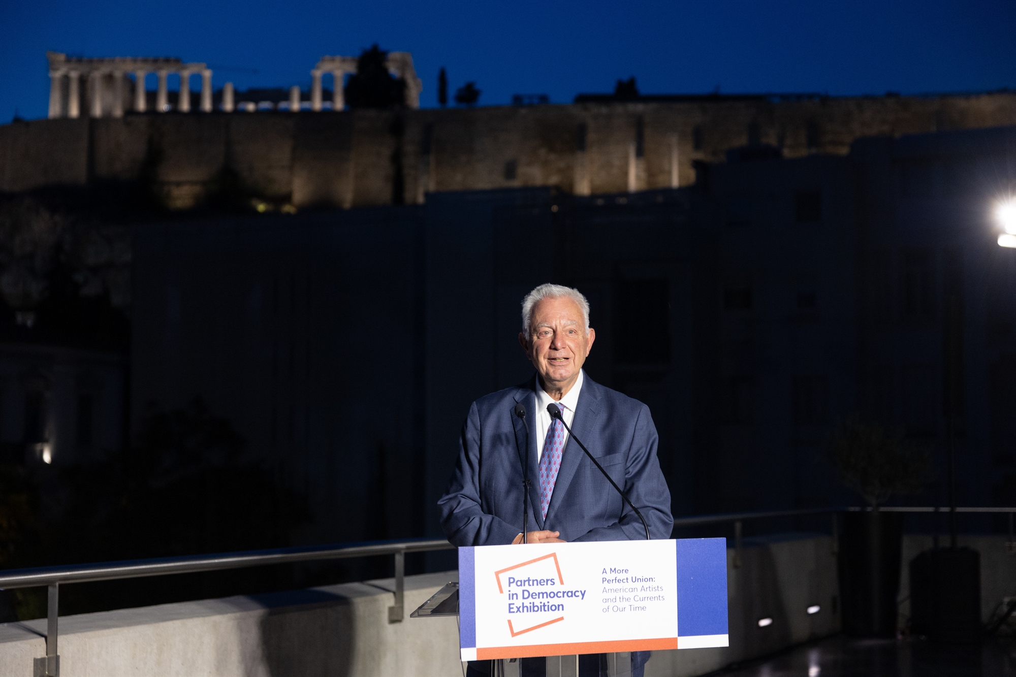 art-in-embassies-η-τέχνη-στην-υπηρεσία-της-δημοκρατ-562446376