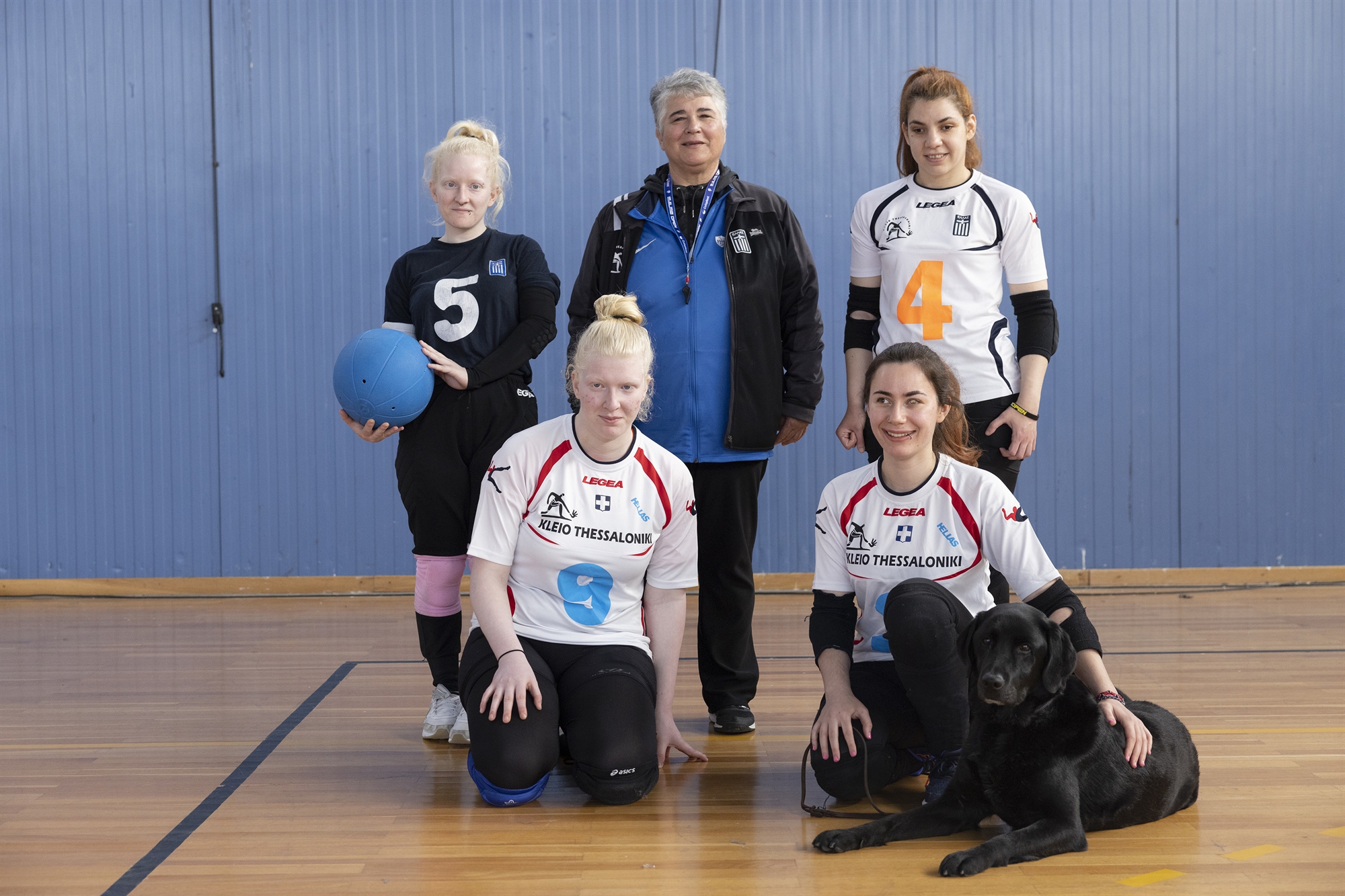 Ησυχία, παρακαλώ. Ακούστε την μπάλα-1