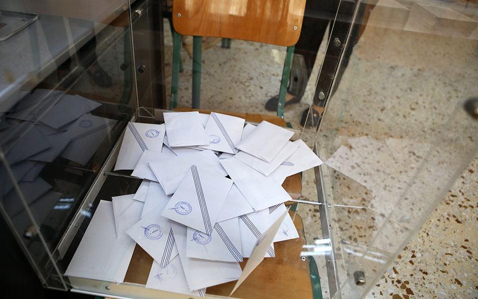 εκλογές-με-δύο-επιλογές-η-επίδειξη-της-562432327