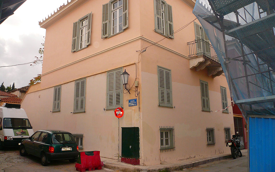 πλάκα-ο-οδυσσέας-ελύτης-μας-υποδέχετ-562414978