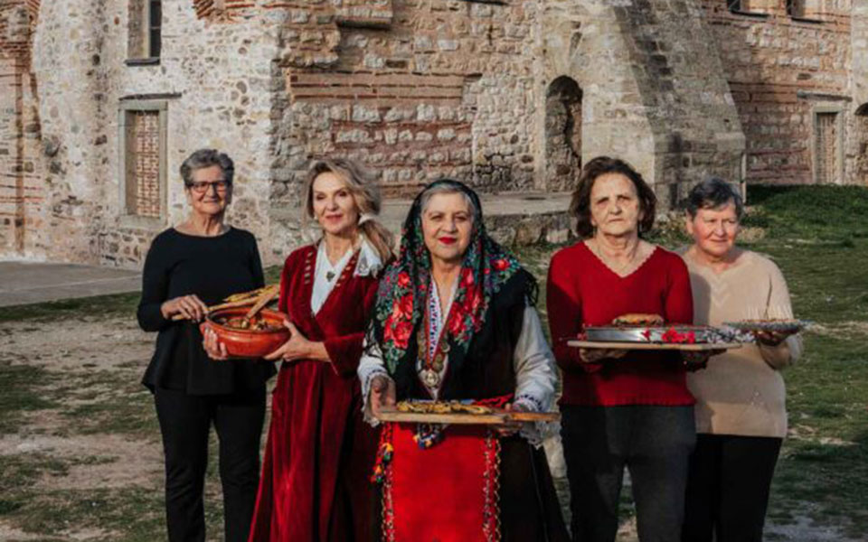 δέκα-εβρίτισσες-και-τα-αέρινα-τους-μαγ-562396972