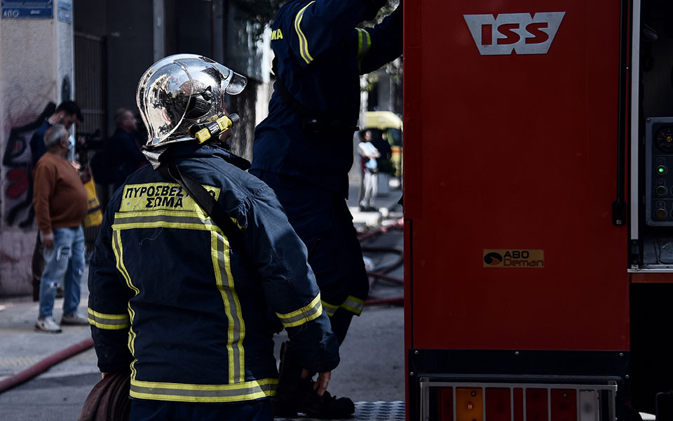 θεσσαλονίκη-στις-φλόγες-φορτηγό-στο-κ-562426363