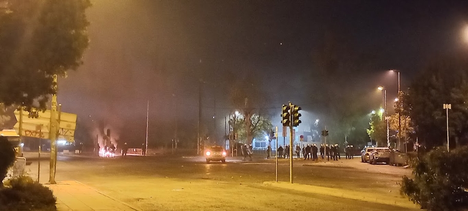 Νύχτα επεισοδίων στην Πανεπιστημιούπολη – Στις φλόγες αυτοκίνητα-4