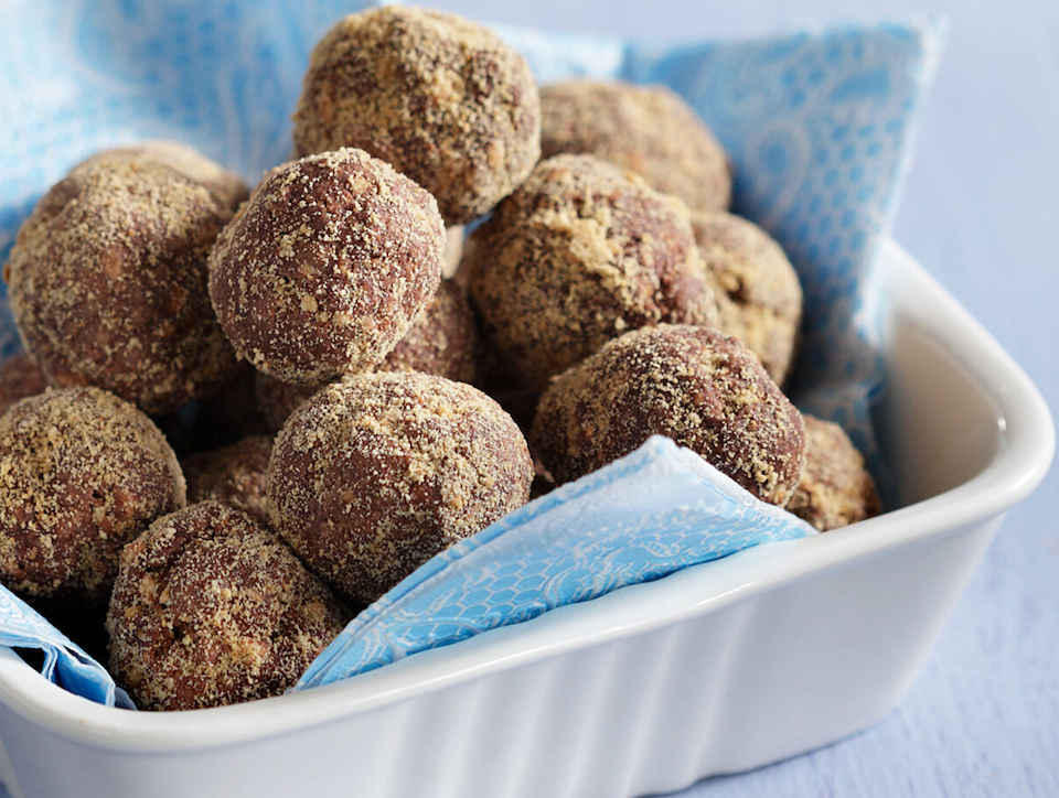 φραουλο-σοκολατάκια-με-3-υλικά-562434418