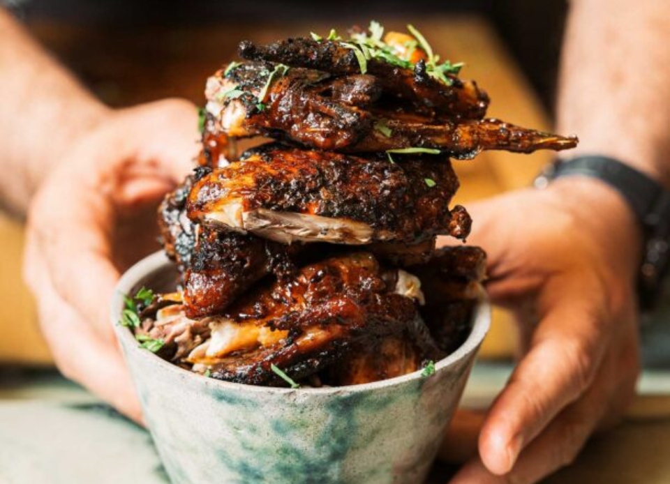 φτερούγες-κοτόπουλου-στη-σχάρα-γλασα-562414147