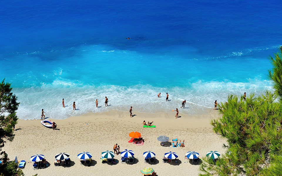 γαλάζια-σημαία-2023-οι-βραβευμένες-ακτές-562412911