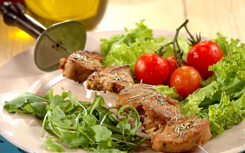 σουβλάκια-χοιρινά-με-θυμάρι-και-μέλι-562432243