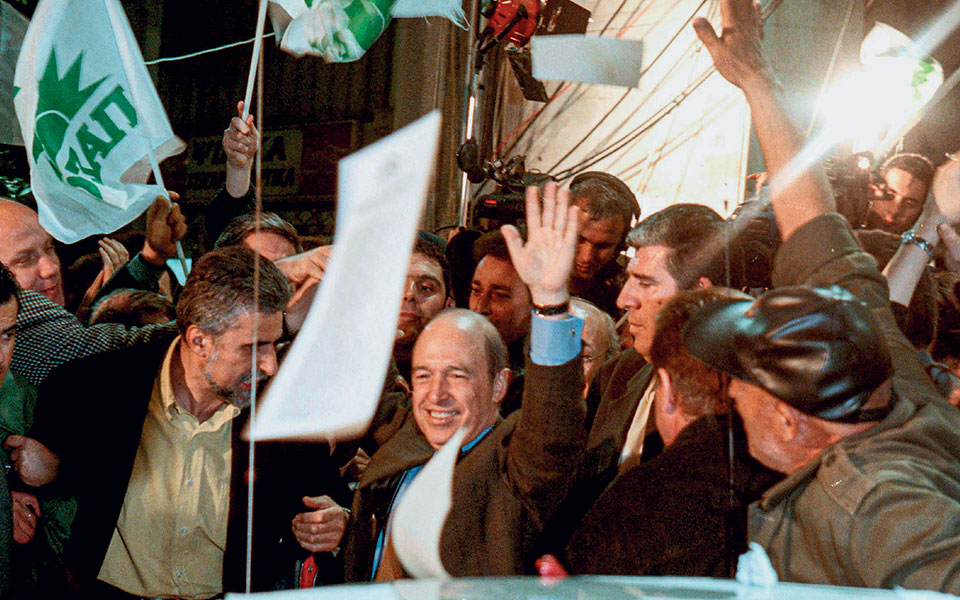 Η Ελλάδα στις κάλπες: 9 Απριλίου 2000 – «Το μεγάλο ντέρμπι» με το Χρηματιστήριο  στα ύψη-4