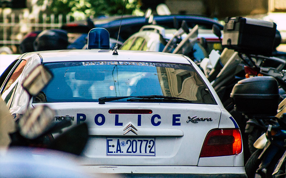 γλυφάδα-χειροπέδες-σε-άνδρα-του-λιμεν-562410577