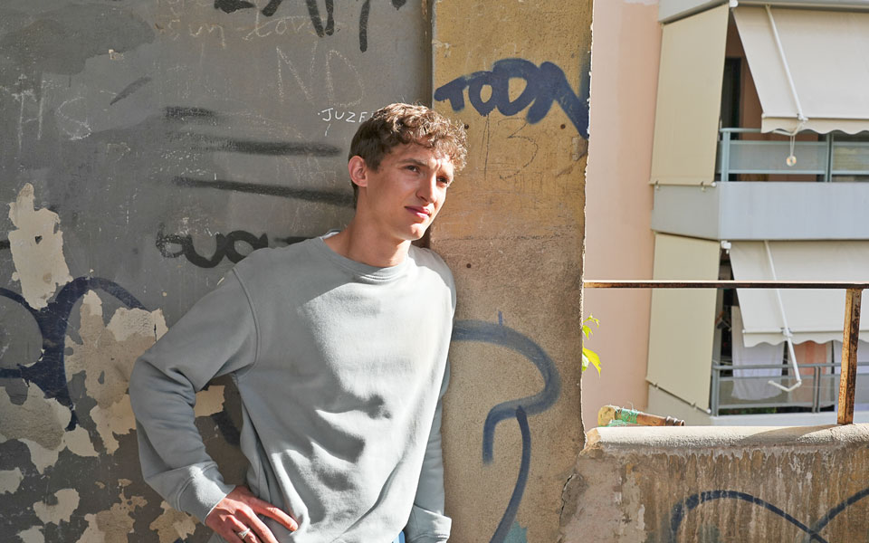 home-cinema-ελληνική-σαλάτα-με-γαλλική-συντα-562420648