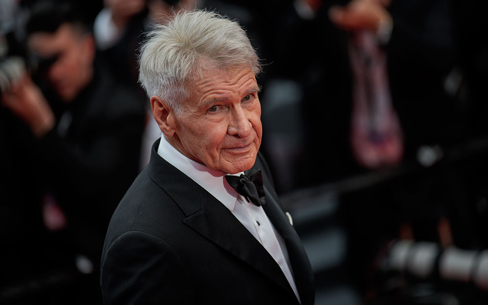 ένας-χρυσός-φοίνικας-έκπληξη-περίμ-562427512