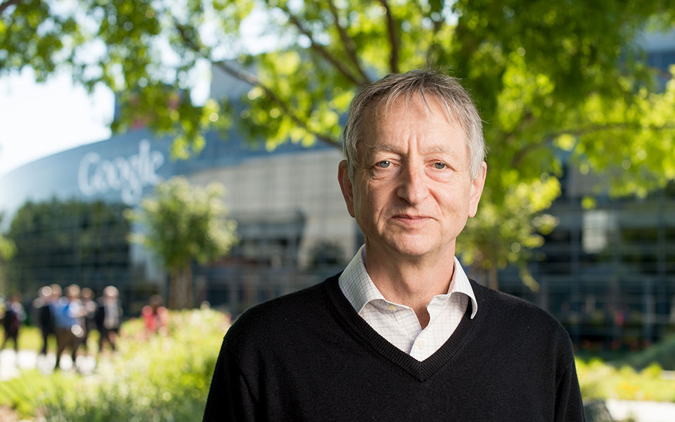 Τζέφρι Χίντον: Ο «νονός» της τεχνητής νοημοσύνης ανησυχεί – Παραιτήθηκε από την Google και κρούει τον κώδωνα του κινδύνου-1