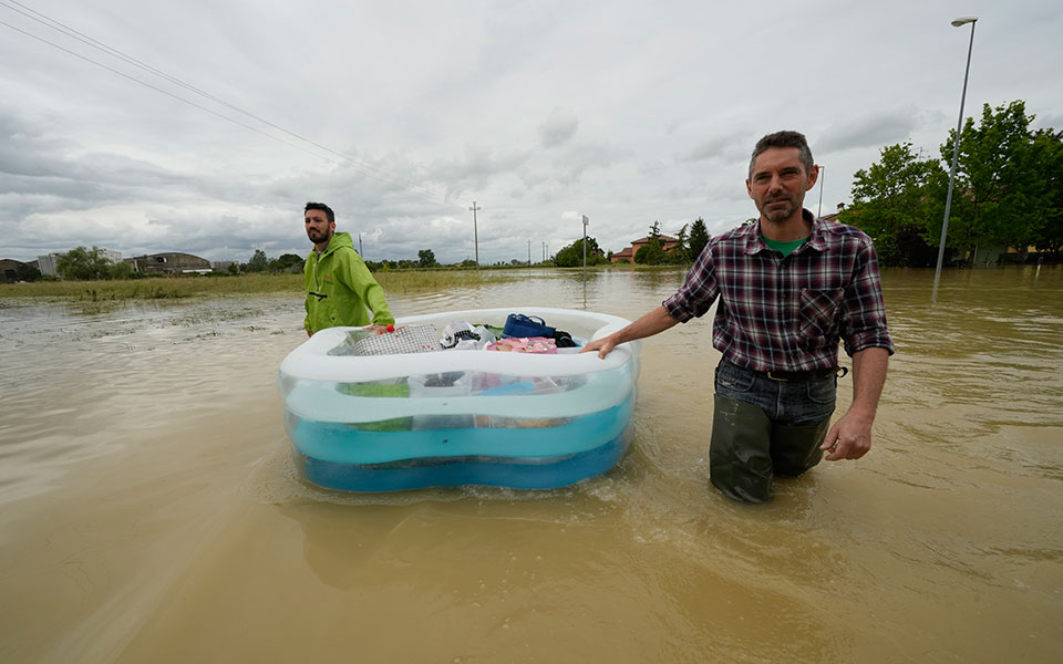 ιταλία-δεκατρείς-νεκροί-και-13-000-εκτοπισ-562427311
