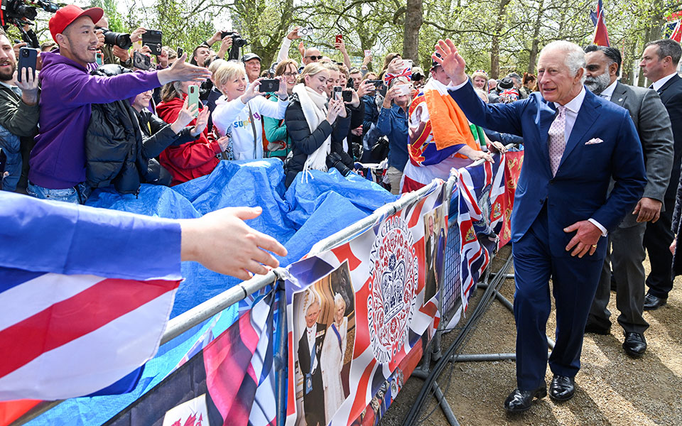 ο-βασιλιάς-κάρολος-και-ο-πρίγκιπας-ουί-562404550