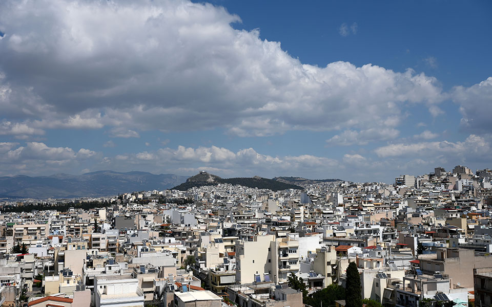 καιρός-αραιές-νεφώσεις-και-τοπικές-βρ-562418893