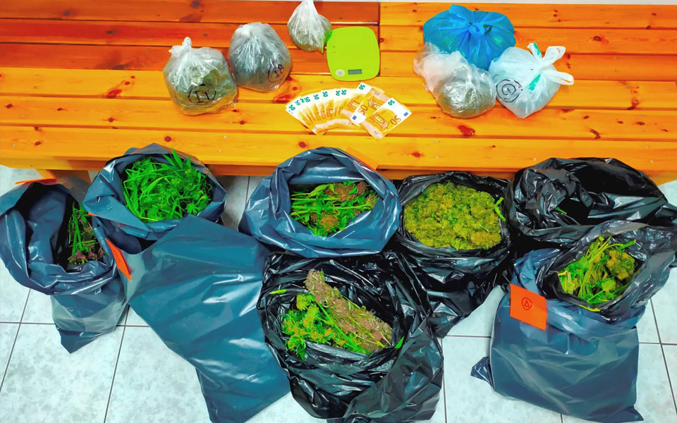 χαλκιδική-άνδρας-έκρυβε-στο-σπίτι-του-562403761