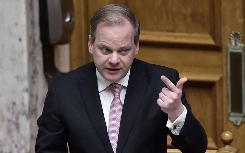 κώστας-αχ-καραμανλής-πολιτικός-καιρο-562398733