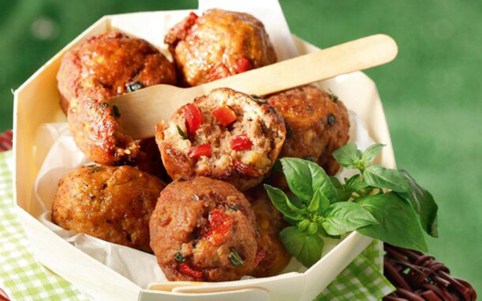 κεφτεδάκια-με-ντομάτα-πιπεριά-και-βασ-562396450