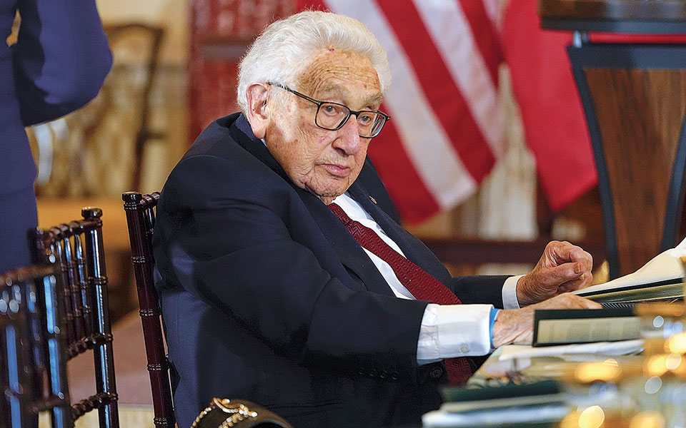 χένρι-κίσινγκερ-ο-μάγος-των-διεθνών-σχ-562424368