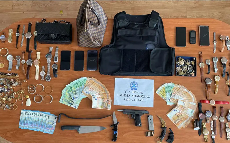 εξαρθρώθηκε-συμμορία-που-άνοιγε-σπ-562403521