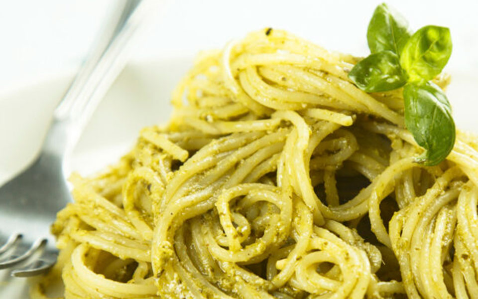 ζυμαρικά-με-εναλλακτική-πέστο-ρόκας-562422439