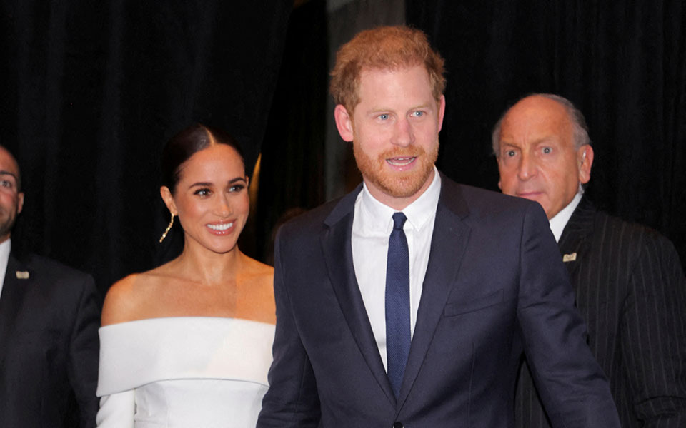 χάρι-μέγκαν-παπαράτσι-τους-κυνηγού-562425241