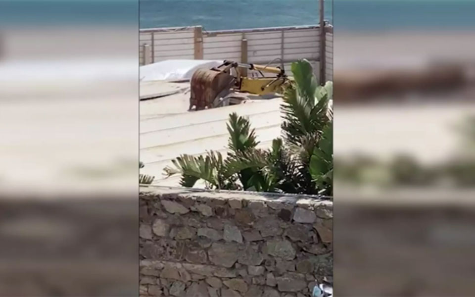 μύκονος-μπήκαν-μπουλντόζες-στο-principote-562442077