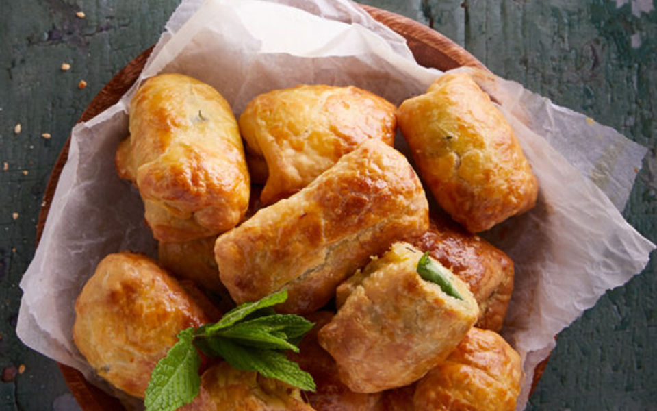 μπουρεκάκια-με-λάπαθα-και-φρέσκια-μυζ-562406548