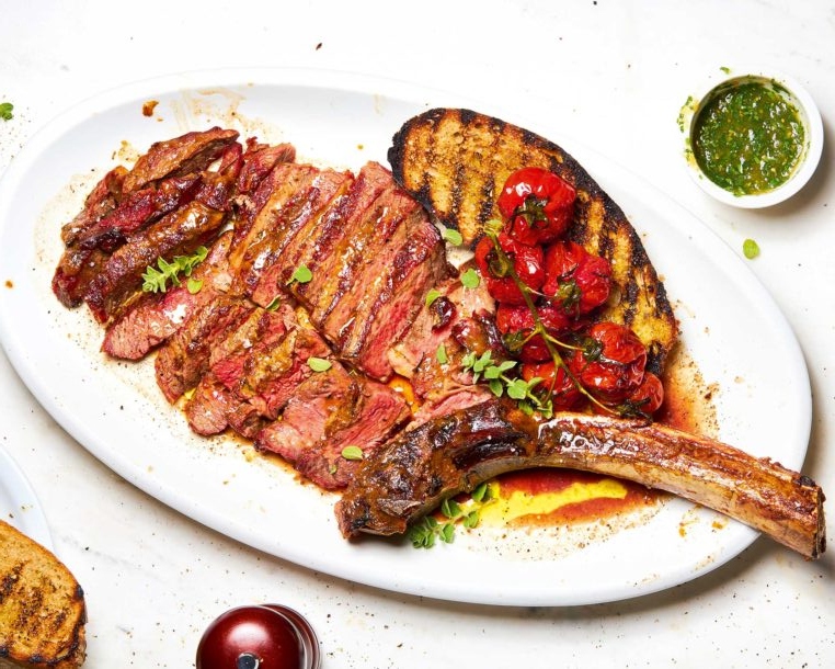 μπριζόλα-tomahawk-με-βούτυρο-miso-με-ψητά-ντοματί-562415980