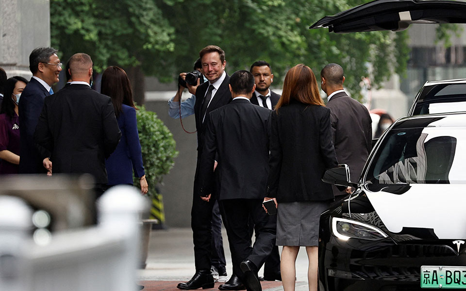 Ελον Μασκ: Συνομιλίες στο Πεκίνο για τα οχήματα νέας γενιάς – «Σιαμαία» τα συμφέροντα ΗΠΑ και Κίνας-2