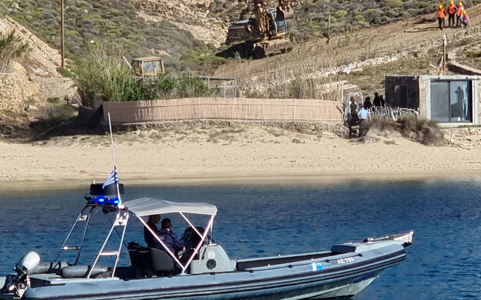 Mύκονος: Ξεκίνησε η πρώτη κατεδάφιση αυθαιρέτου – Στην παραλία Μερσίνη-3