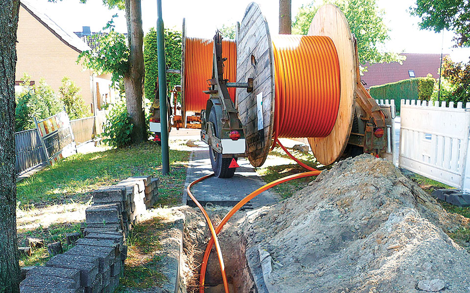 το-δίκτυο-οπτικών-ινών-andromeda-ενώνει-ελλάδ-562428688