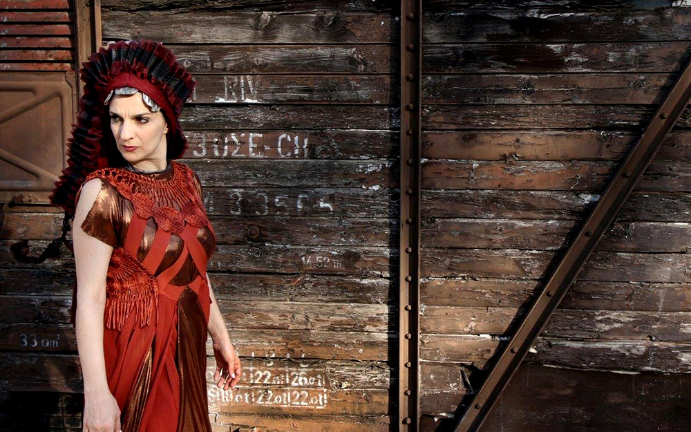 τρένο-στο-ρουφ-women-of-passion-women-of-greece-μήδεια-μαρία-562414774