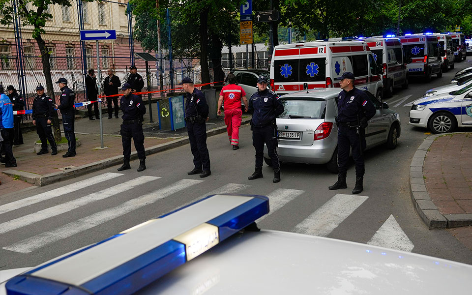 βελιγράδι-14χρονος-άνοιξε-πυρ-σε-σχολεί-562399741