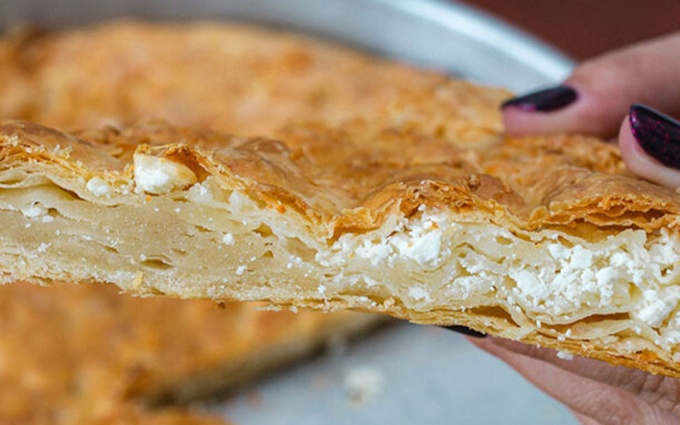 σαρακατσάνικη-τυρόπιτα-562396732